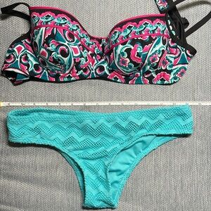 BECCA Roxy Multicolor Patterned Bikini Top with coordinated bottom never worn